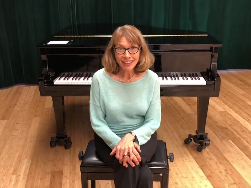 Susanne Katchko at a grand piano